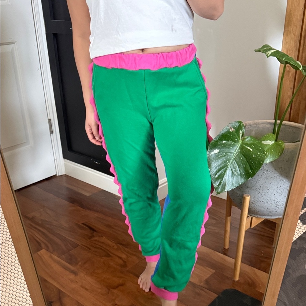 CURRENT MOD Vibrant colorblock Dino Details Sweatpants. S **read***